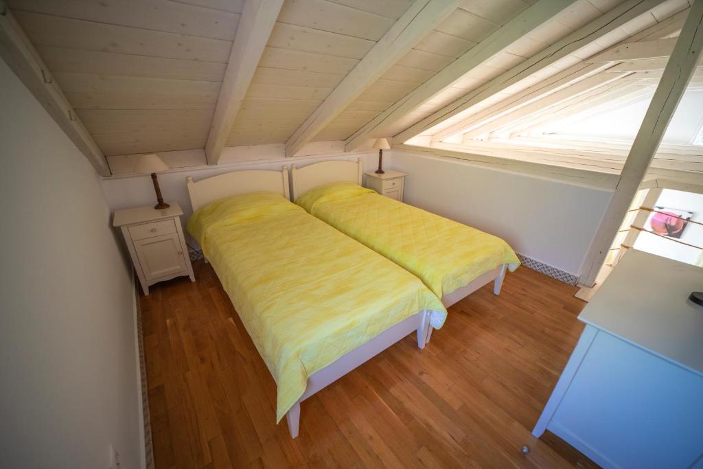 Postel nebo postele na pokoji v ubytování Lefki Villas
