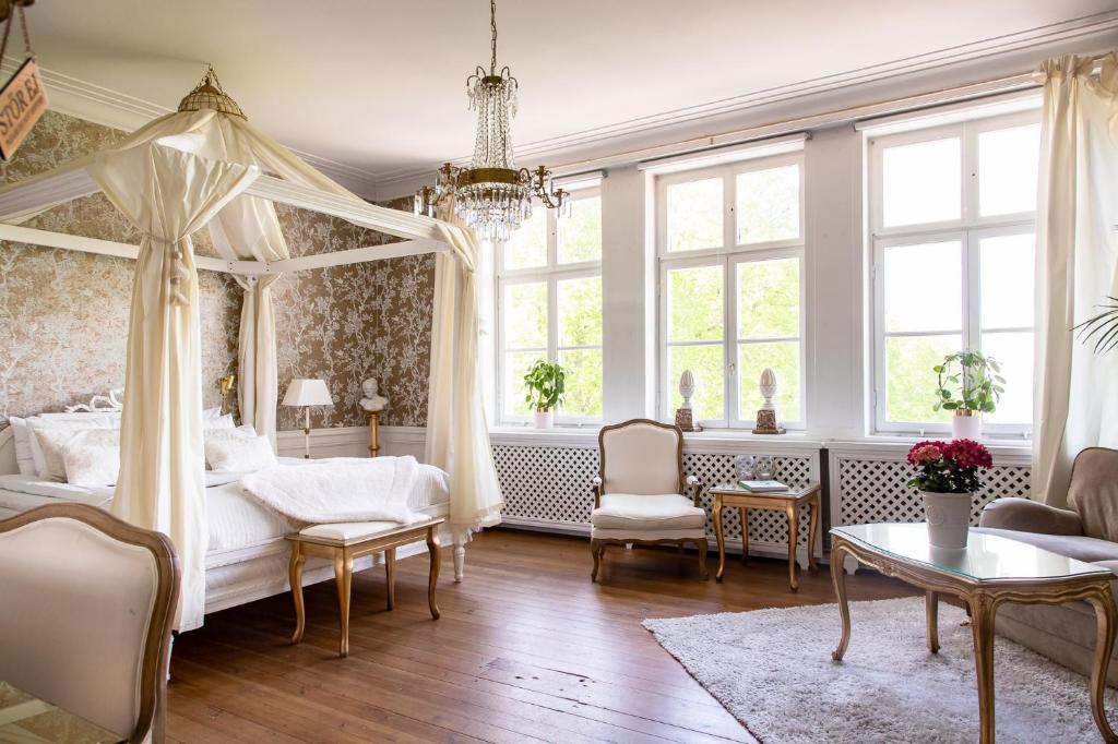 Postel nebo postele na pokoji v ubytování Rånäs Slott