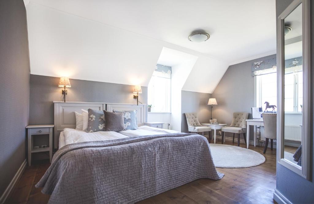 Postel nebo postele na pokoji v ubytování Rånäs Slott