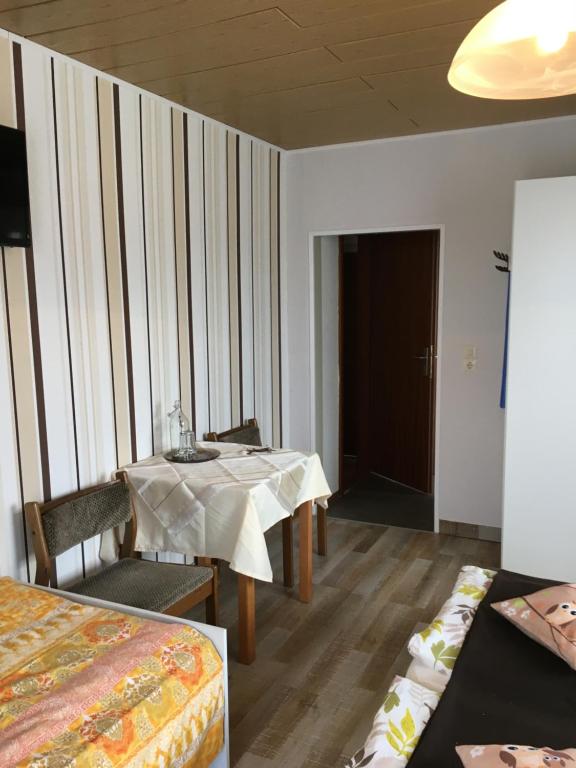 Postel nebo postele na pokoji v ubytování Gasthaus Zum Stadtwald
