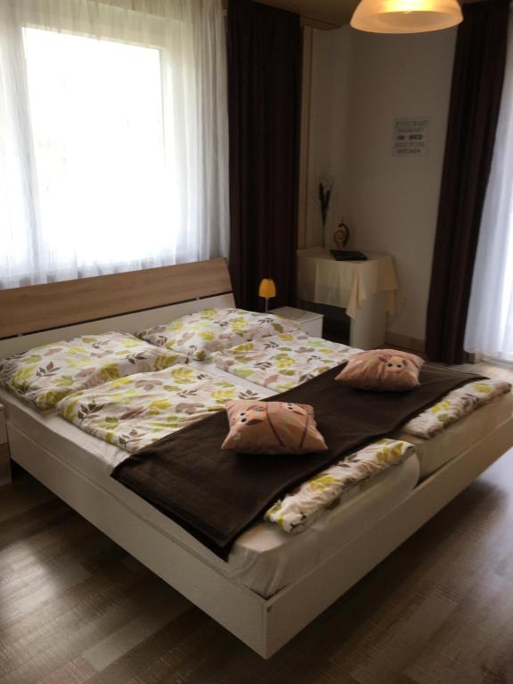 Postel nebo postele na pokoji v ubytování Gasthaus Zum Stadtwald