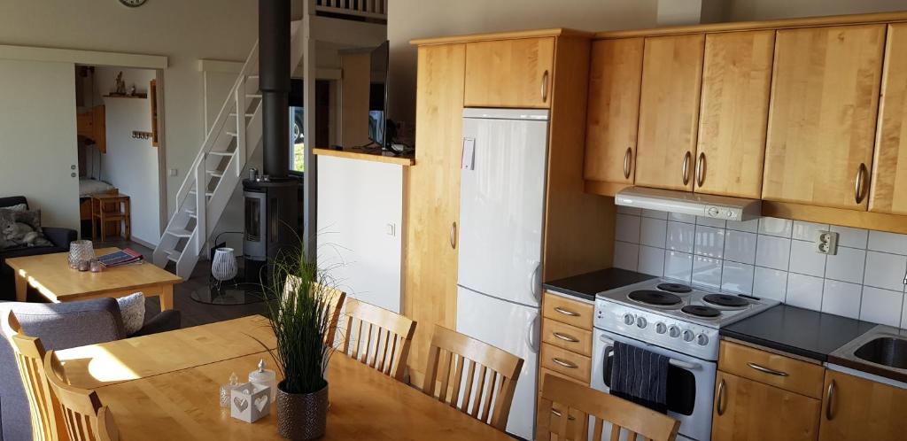 Una cocina o zona de cocina en Stuga i Järvsöbacken