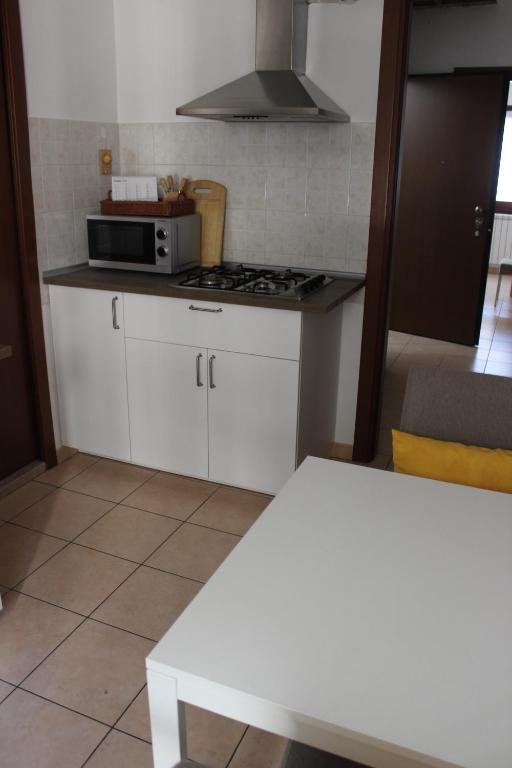 Kuchyňa alebo kuchynka v ubytovaní Casa Vacanze Giorgetta 2-3 piano
