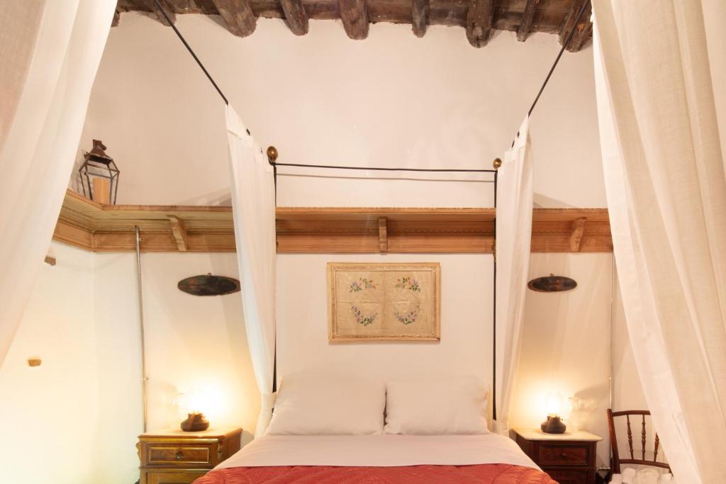 A bed or beds in a room at Yeniçeri Ahmet Ağa Konağı