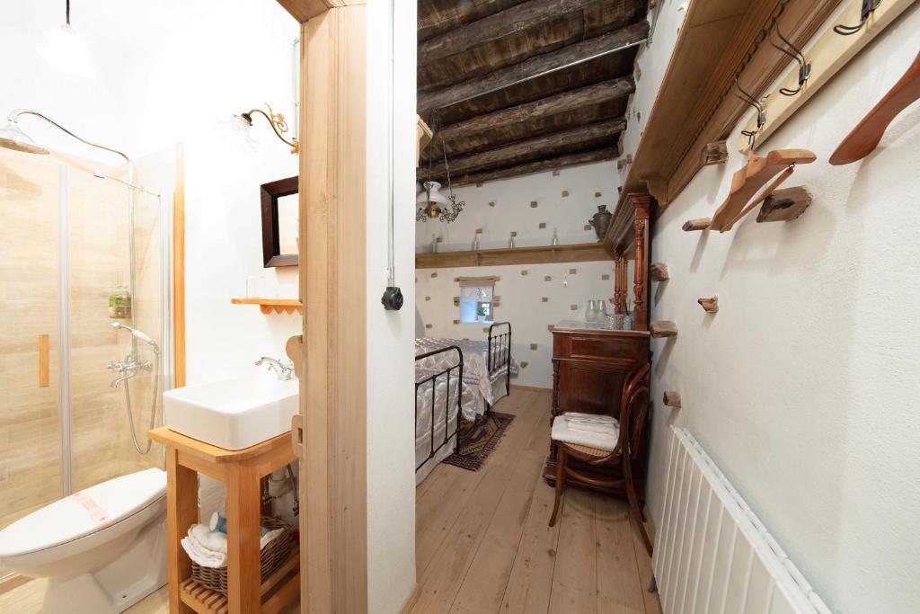 A bathroom at Yeniçeri Ahmet Ağa Konağı