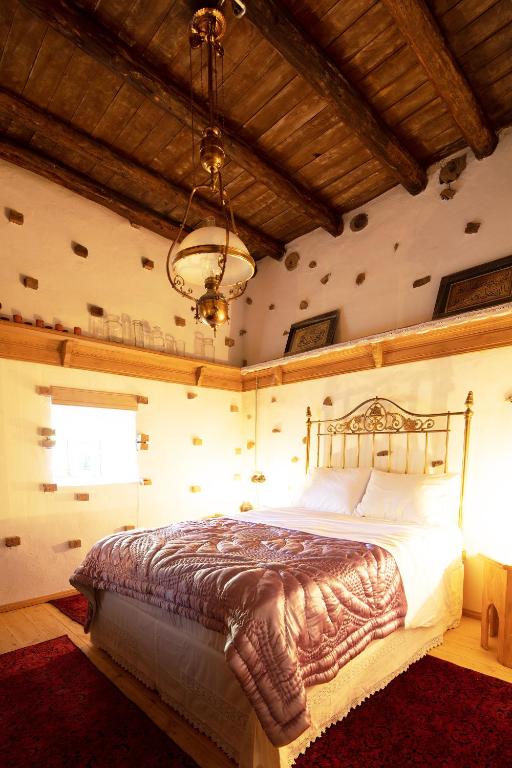 A bed or beds in a room at Yeniçeri Ahmet Ağa Konağı