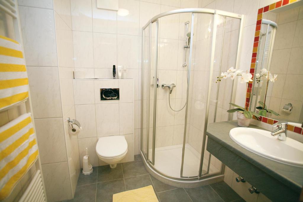 Koupelna v ubytování Hotel Garni Sonnblick