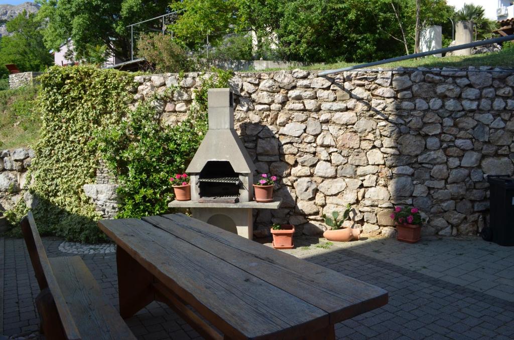 Ogród w obiekcie Apartments Leticia I