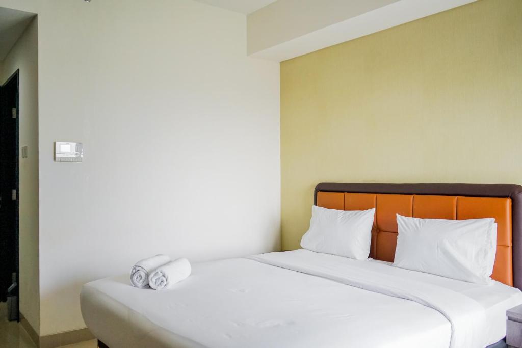 Cozy and Sweet Studio at Paramount Skyline Apartment By Travelio - Studio Apartment