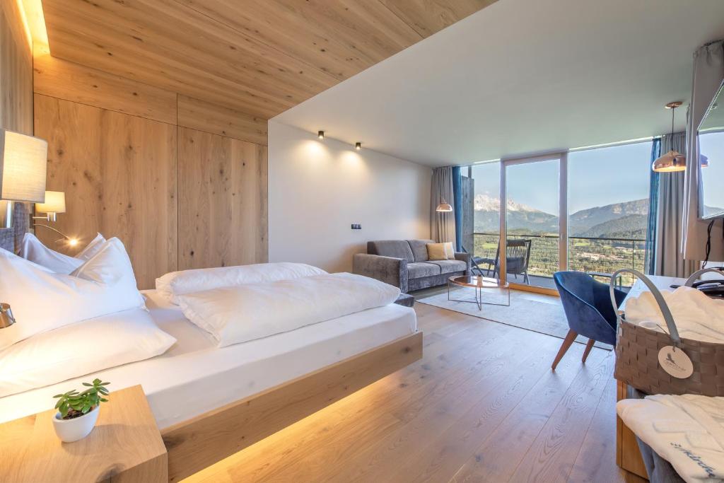 Postel nebo postele na pokoji v ubytování Panoramahotel Obkircher