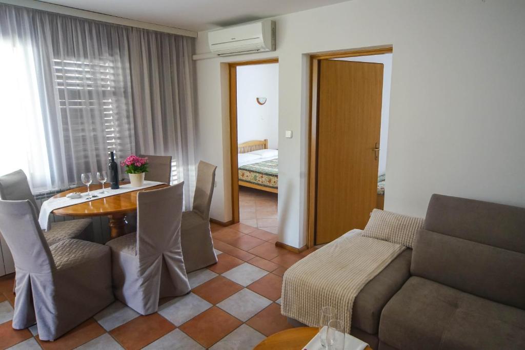 Apartments and Rooms Degra - 16