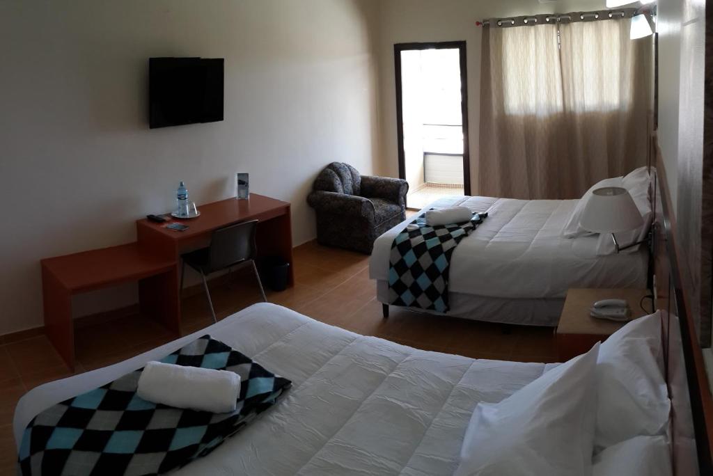 Postel nebo postele na pokoji v ubytování Express Inn Coronado & Camping