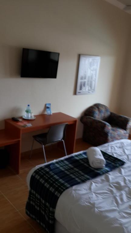 Postel nebo postele na pokoji v ubytování Express Inn Coronado & Camping