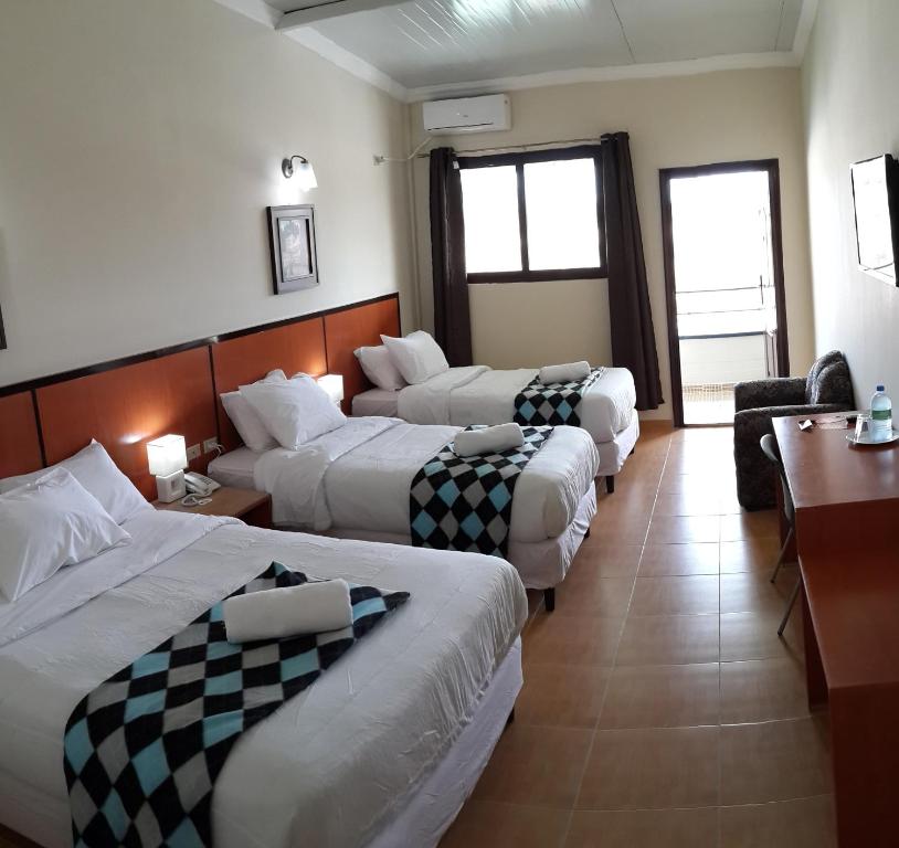 Postel nebo postele na pokoji v ubytování Express Inn Coronado & Camping
