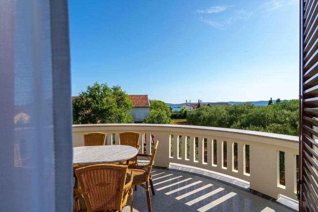 Balkón nebo terasa v ubytování Lusi house