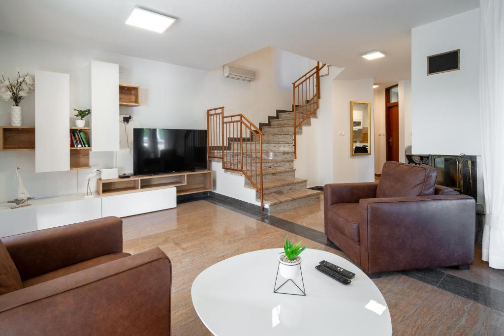 TV a/nebo společenská místnost v ubytování Lusi house