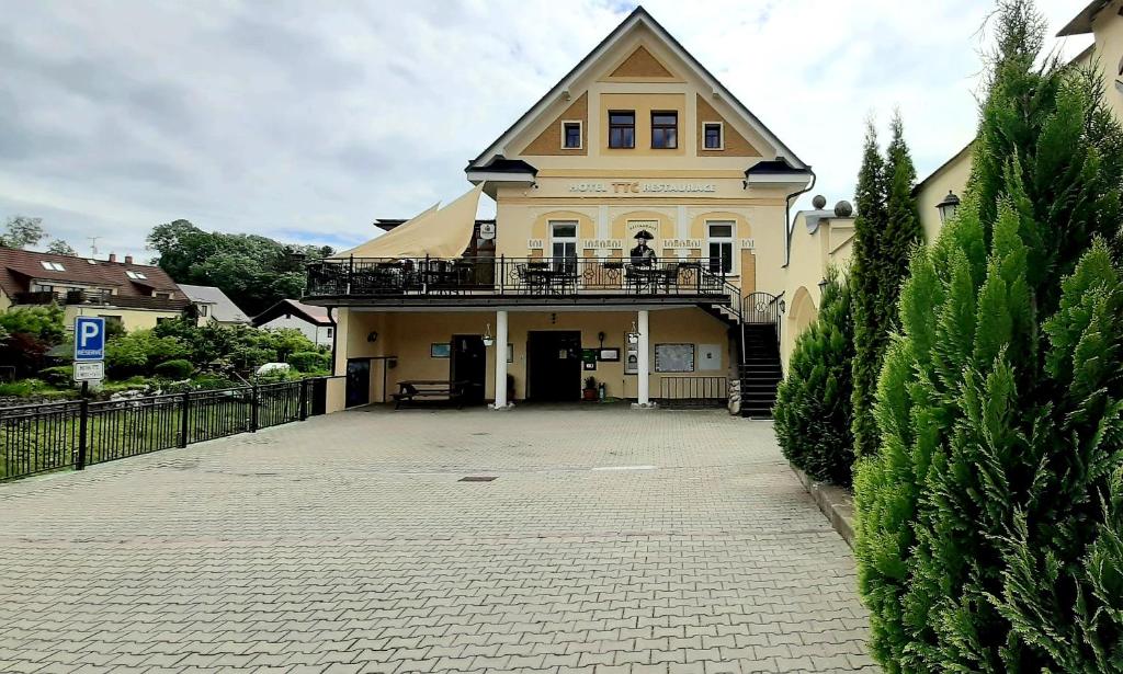 Budova, kde se hotel nachází