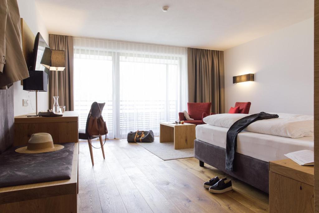 Postel nebo postele na pokoji v ubytování Eden Boutique Hotel