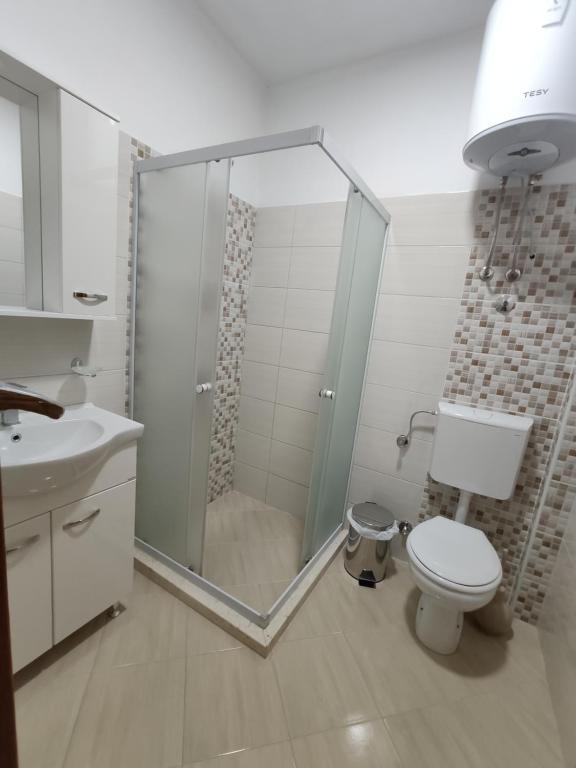 Koupelna v ubytování Robi Apartments