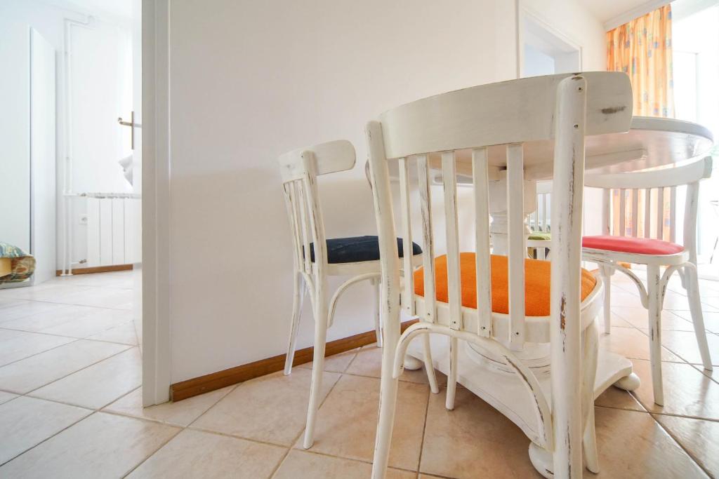 Apartments and Rooms Degra - Economy Two-Bedroom Apartment With Balcony