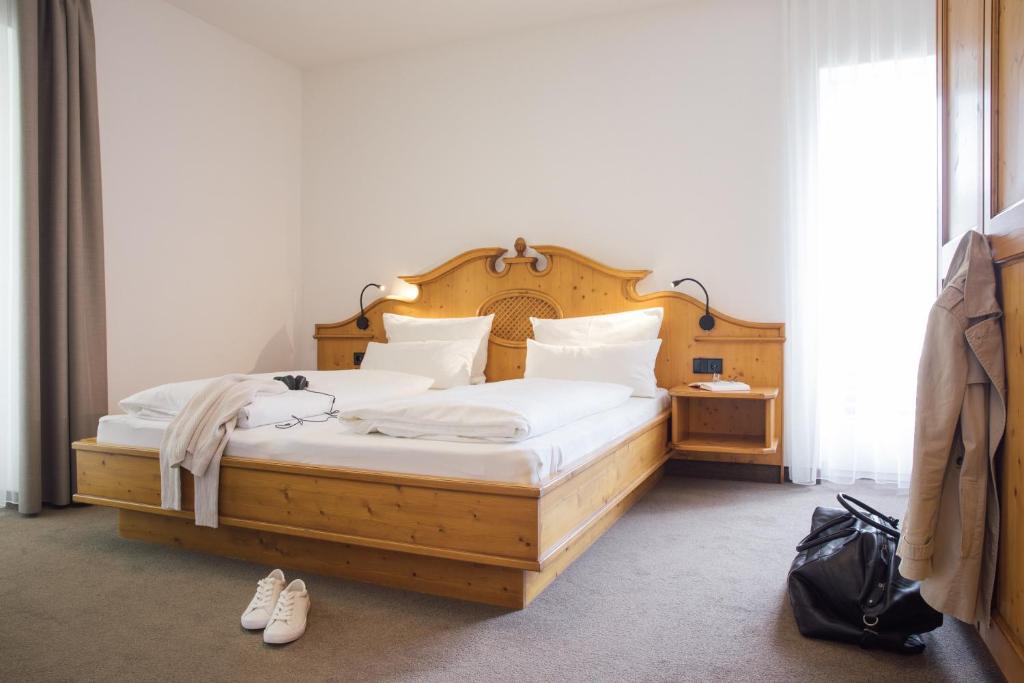 Postel nebo postele na pokoji v ubytování Eden Boutique Hotel