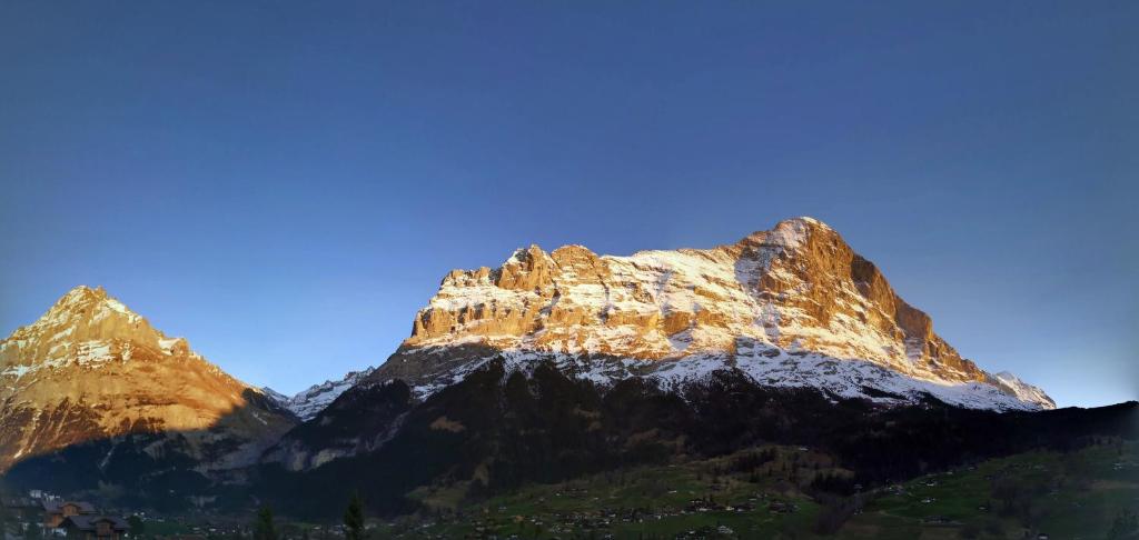 Een algemene foto van de bergen of uitzicht op de bergen vanuit het chalet
