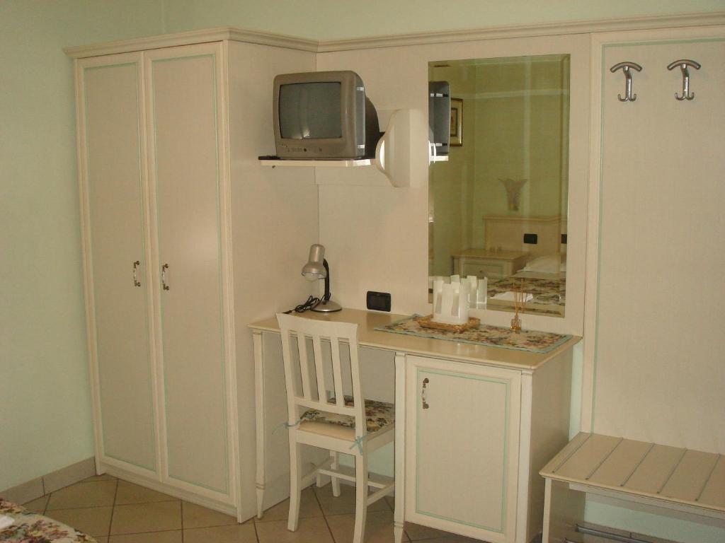 Kuchyň nebo kuchyňský kout v ubytování Albergo Il Gufo