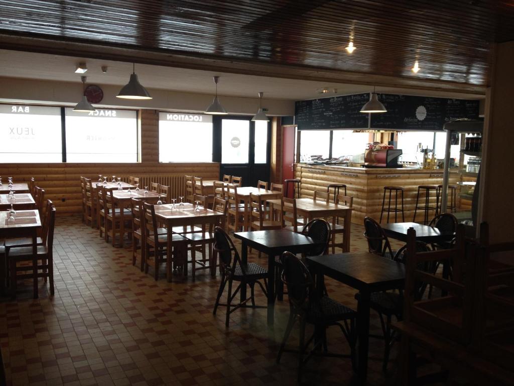 Restaurace v ubytování Hôtel Le Tuc de l'Etang