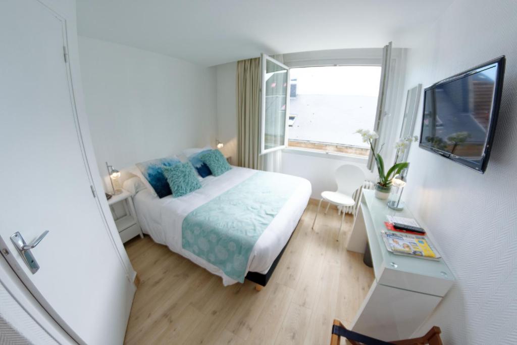 Postel nebo postele na pokoji v ubytování Hôtel Moderna