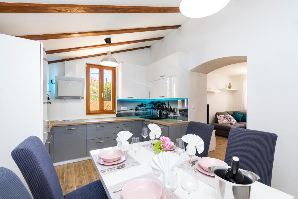 Kuchyňa alebo kuchynka v ubytovaní Vacation house Orange