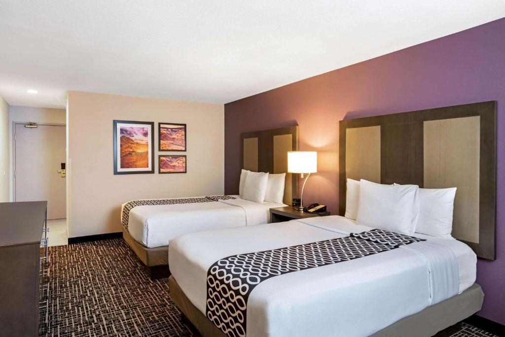 La Quinta Inn & Suites by Wyndham Las Vegas Nellis - Deluxe Queen Room Mit Zwei Queensize -Betten