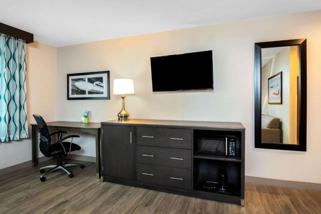 La Quinta Inn & Suites by Wyndham Las Vegas Nellis - King Suite - Nichtraucher
