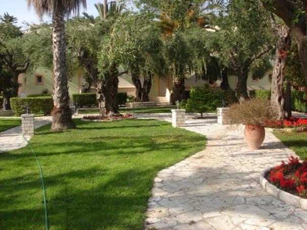 Zahrada ubytování Hotel Mikros Paradisos