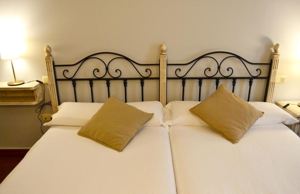 Posteľ alebo postele v izbe v ubytovaní Hotel Alda Vía León