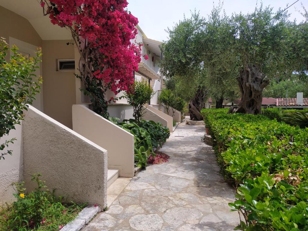 Zahrada ubytování Hotel Mikros Paradisos