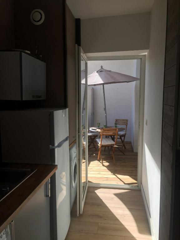 Photo de la galerie de l'établissement T2 RDC Cosy Terrasse Clim 5min à pied Ctre V Park gratuit public, à Perpignan