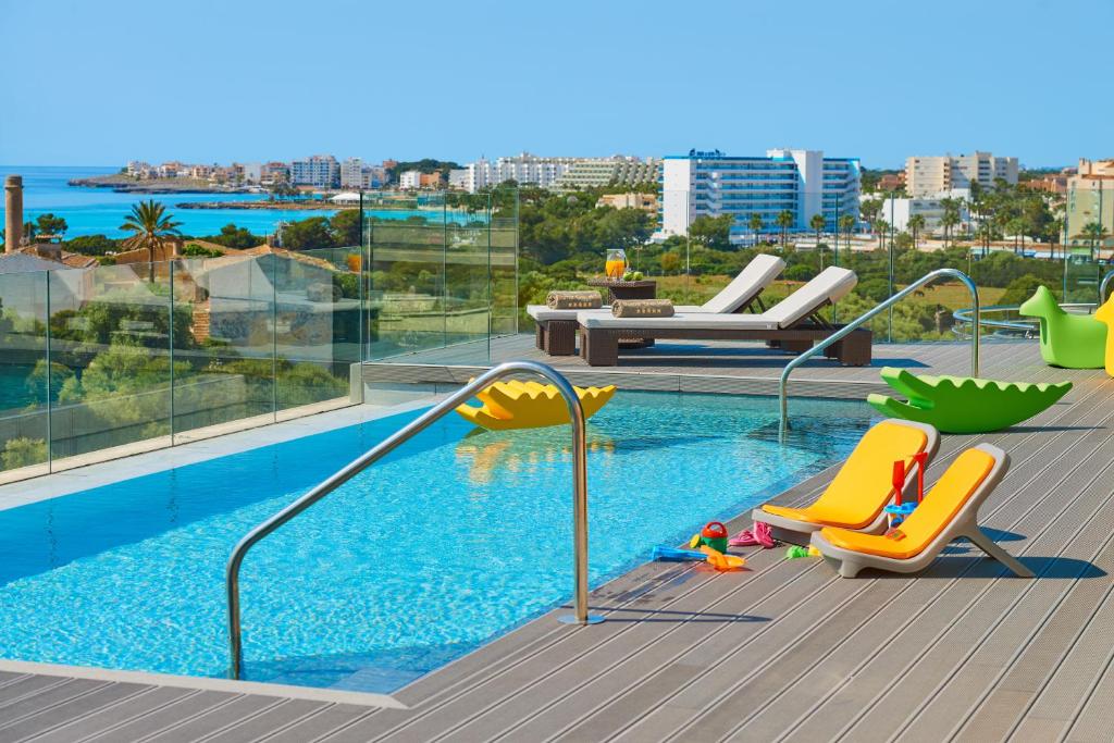 Het zwembad bij of vlak bij Protur Biomar Gran Hotel & Spa