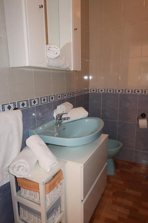 A bathroom at Casas Adosadas Lambda
