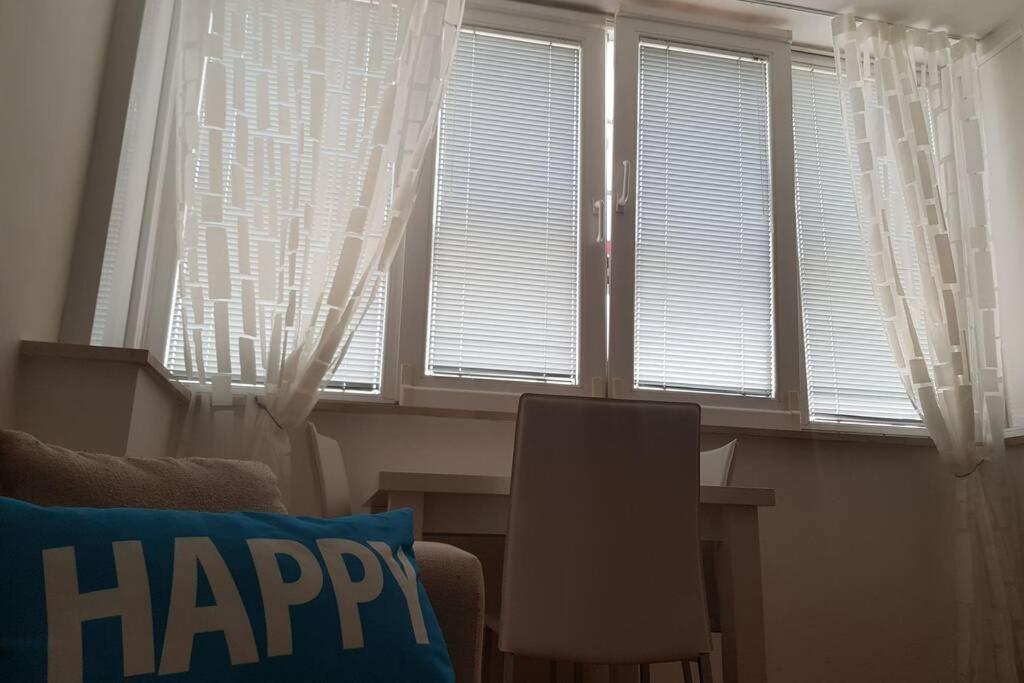 Posedenie v ubytovaní Studio apartment KIKI with a sea view, free WiFi, for 2 persons