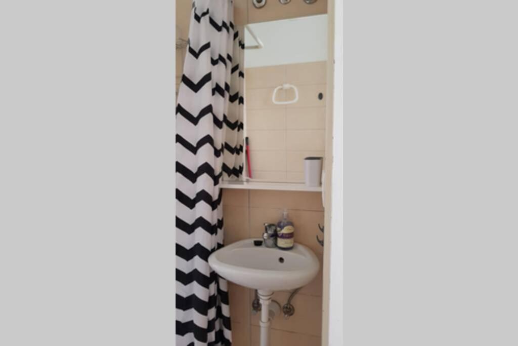 Kúpeľňa v ubytovaní Studio apartment KIKI with a sea view, free WiFi, for 2 persons