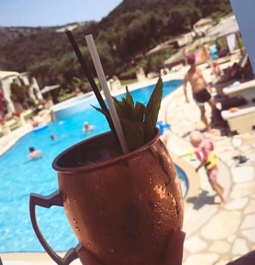 Bazén v ubytování Hotel Mikros Paradisos nebo v jeho okolí