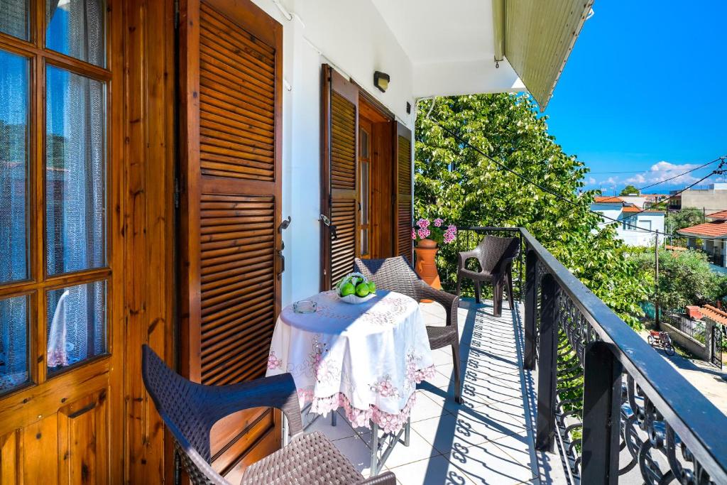 A balcony or terrace at Tasia's Holiday House