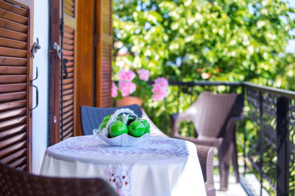 A balcony or terrace at Tasia's Holiday House