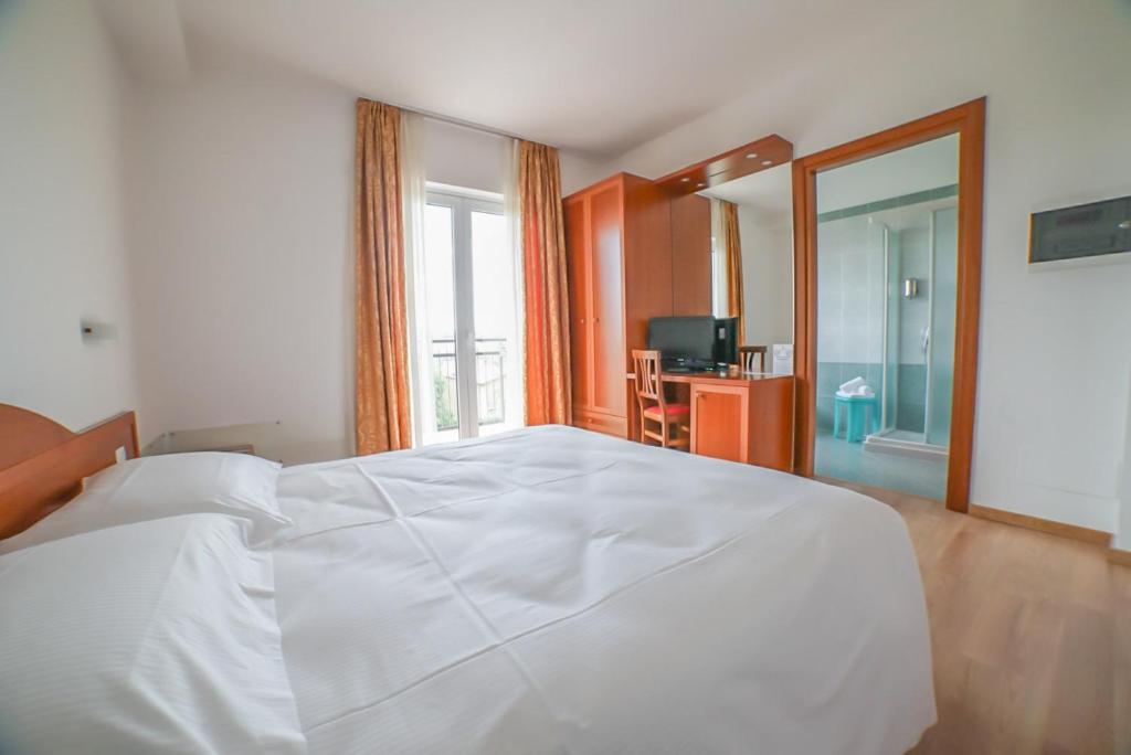 Postel nebo postele na pokoji v ubytování Hotel Nuova Barcaccia