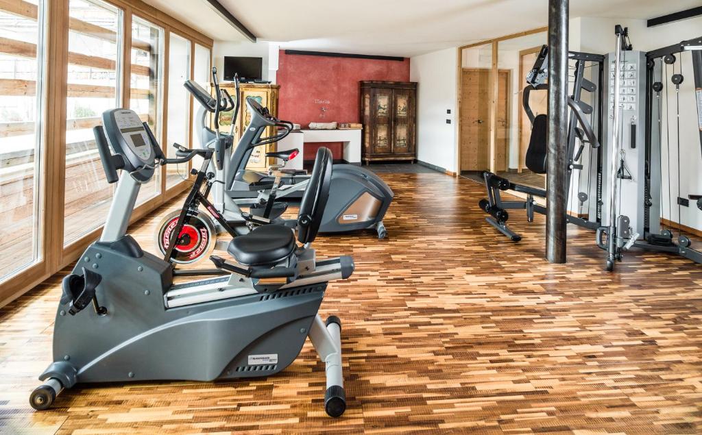 Fitness centrum a/nebo fitness zařízení v ubytování Lagació Hotel Mountain Residence
