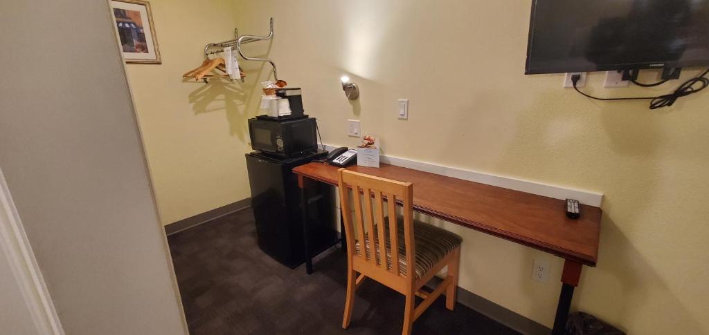 Travelodge by Wyndham Fairfield/Napa Valley - Double Room With Two Double Bed- Non Smoking