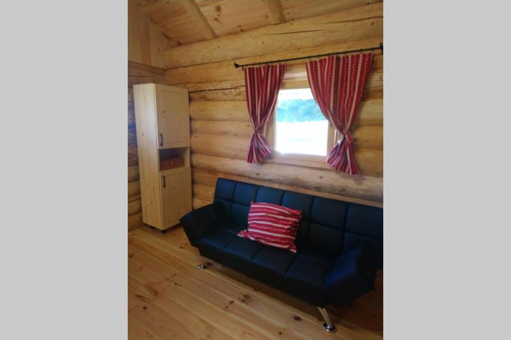 Posezení v ubytování Hut at the forest
