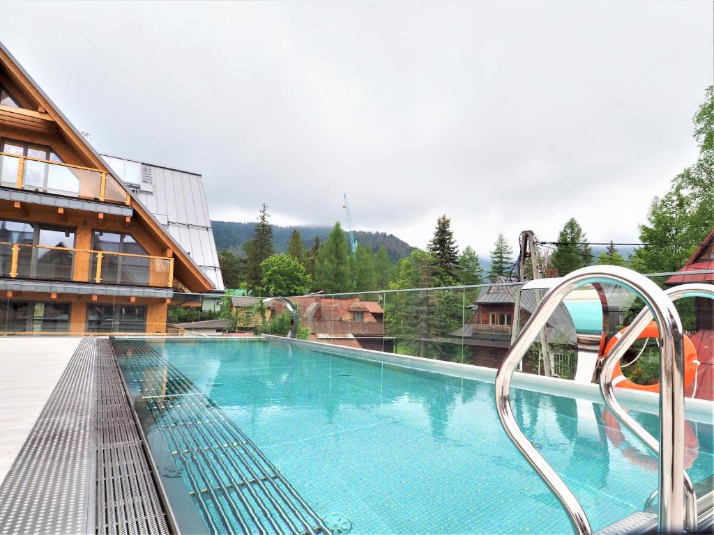 Bazén v ubytovaní VIP Apartamenty ROYAL SPA alebo v jeho blízkosti