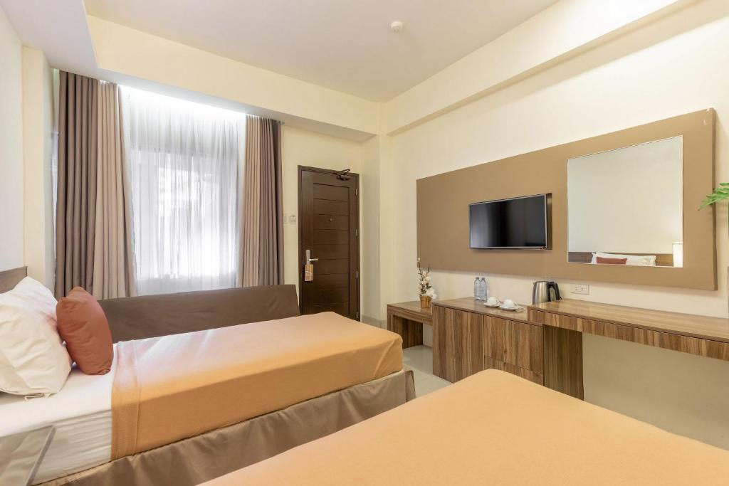 Postel nebo postele na pokoji v ubytování Selah Garden Hotel Manila