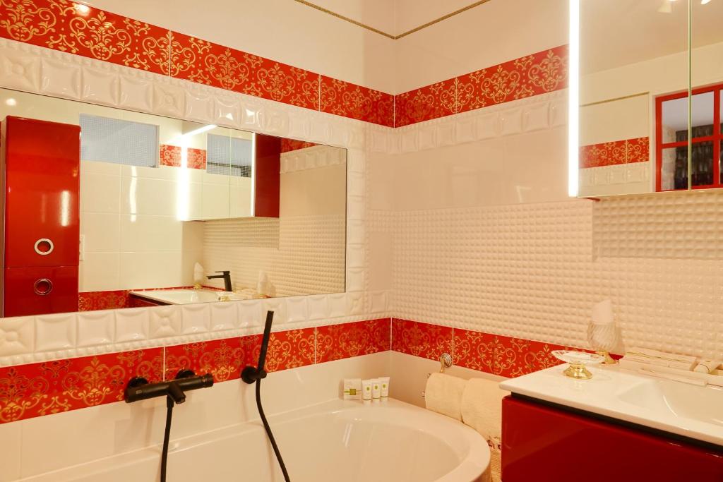 Koupelna v ubytování Hôtel Le Cep & Spa